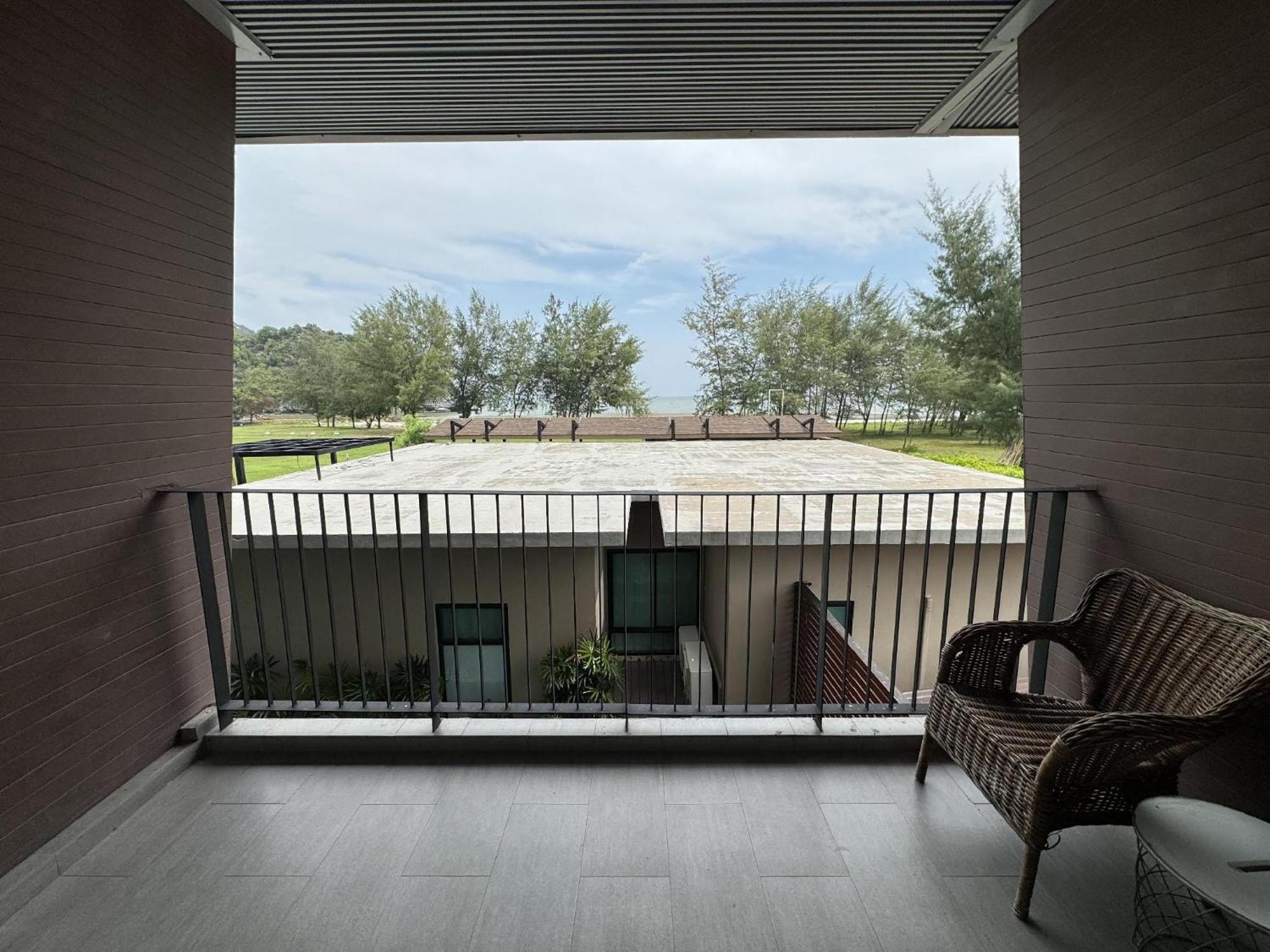 La Isla Pranburi Beach Resort Sam Roi Yot Ngoại thất bức ảnh