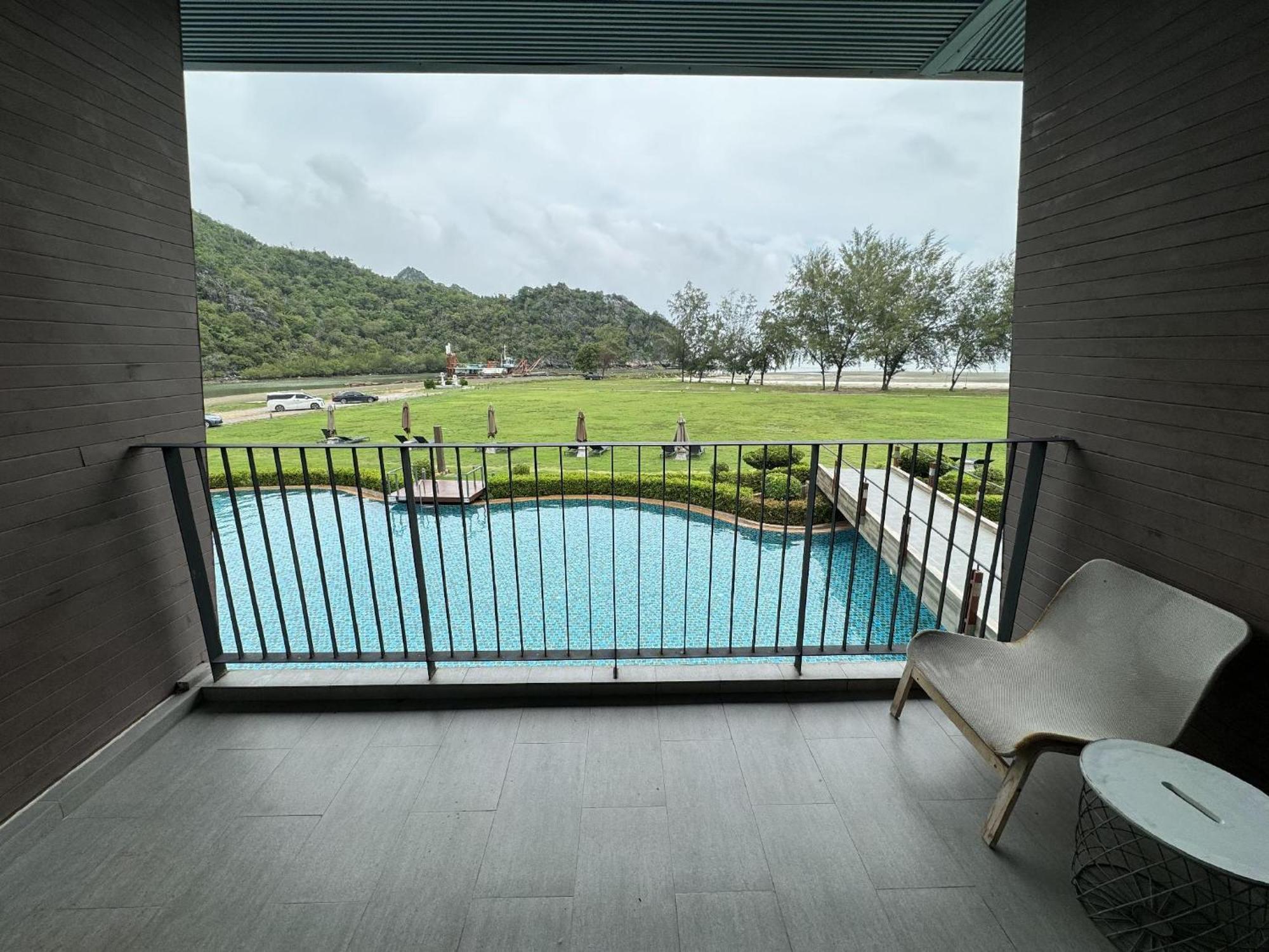 La Isla Pranburi Beach Resort Sam Roi Yot Ngoại thất bức ảnh